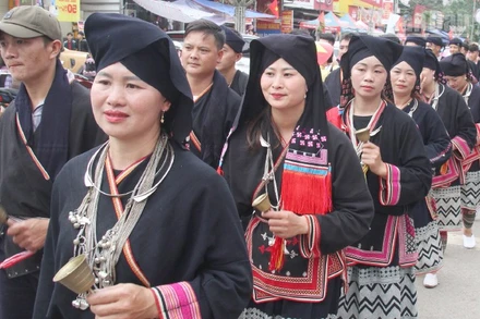 Dịp này, tại cao nguyên Mộc Châu diễn ra nhiều hoạt động văn hóa, văn nghệ chào mừng Quốc khánh 2/9, trong đó có hoạt động cộng đồng đường phố của đồng bào các dân tộc dọc các tuyến đường chính.