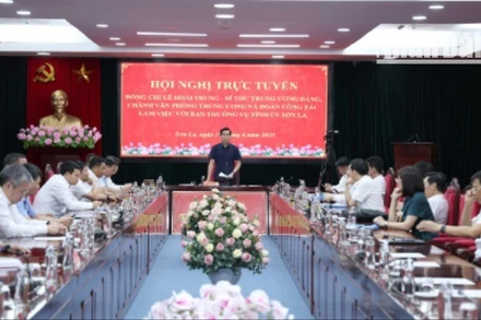 Đồng chí Hoàng Quốc Khánh, Bí thư Tỉnh ủy Sơn La báo cáo tiến độ thực hiện các kết luận, Nghị quyết tại tỉnh Sơn La.