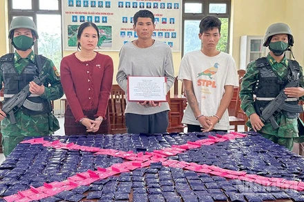 3 đối tượng cùng tang vật bị lực lượng chức năng bắt giữ.