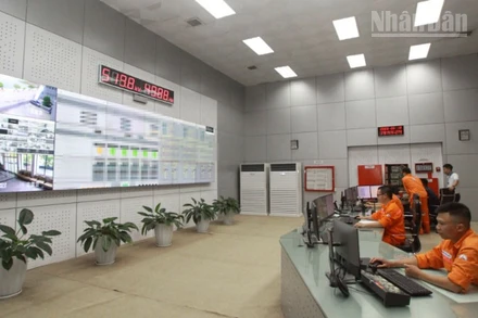 Công ty Thủy điện Sơn La thông báo để bảo đảm an toàn vận hành, từ 16 giờ ngày 6/10, nhà máy mở 1 cửa xả đáy hồ thủy điện Sơn La.