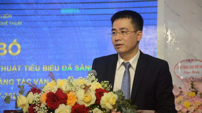 Ông Trần Ngọc Khởi, Quyền Giám đốc Trung tâm Hỗ trợ sáng tác văn học nghệ thuật phát biểu. z6926510029706-dc9d7592267ce35d4bc562d6bbf6d24b-6274.jpg