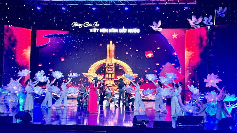 يجمع البرنامج بين الفنانين النموذجيين. z6896450555353-e3a31e2404f42543bec1586f287700b6-5285.jpg