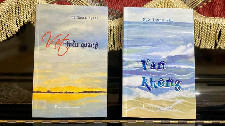 Hai tập thơ "Vệt thiều quang" và "Vân không" do Nhà xuất bản Hội Nhà văn ấn hành. z7011013527442-d3dec3cf831d1c5a629000c93abaa2f2-5286.jpg