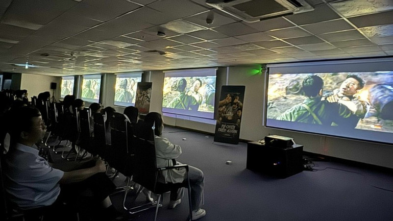 Bộ phim "Tử chiến trên không" được chiếu miễn phí tại Hội chợ Mùa thu 2025. 3d1a5453-eedf-4fe2-b553-c990d98f0d70-6879.jpg