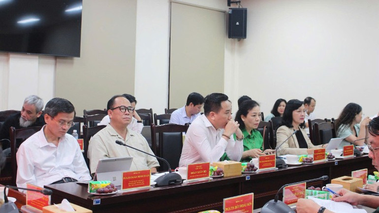 Các chuyên gia, nhà quản lý đã đưa ra nhiều ý kiến thảo luận sôi nổi. z6789496867841-c1e60ba72934fbd618e64e7316437639-9175.jpg