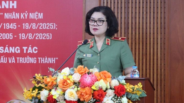 Thiếu tướng Ngô Hoài Thu, Phó Cục trưởng Cục Công tác chính trị, Bộ Công an phát biểu tại buổi lễ. 312a0215-1755261424816-8135.jpg