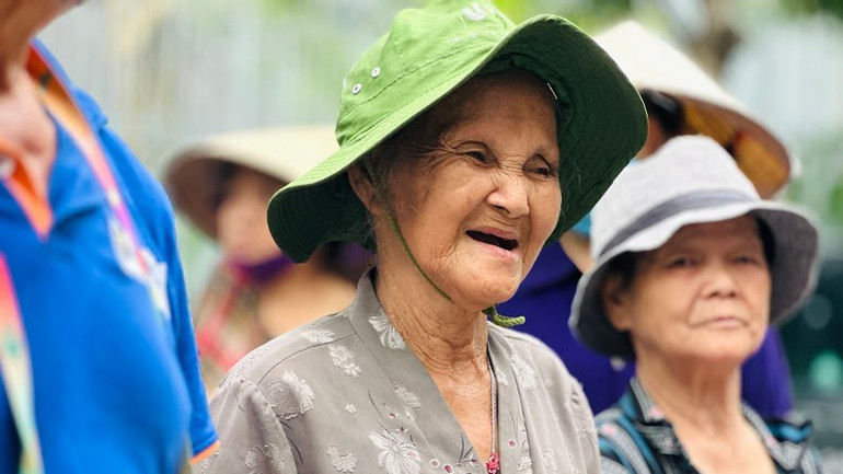 Nụ cười ấm áp của bà con khi có được sự đồng cảm, sẻ chia. unnamed-15-8198.jpg