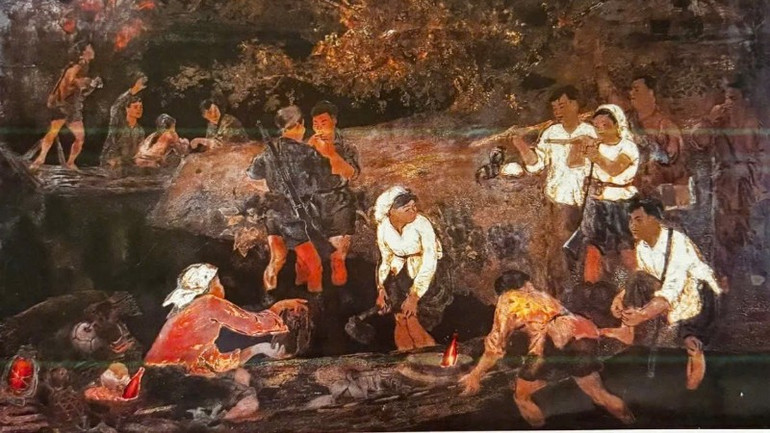 Tác phẩm sơn mài "Dân quân Đại Phong đi khai hoang" của họa sĩ Đỗ Hữu Huề. z6887999071010-916889caacc5b1373c085ed0f0b3e264-3719.jpg