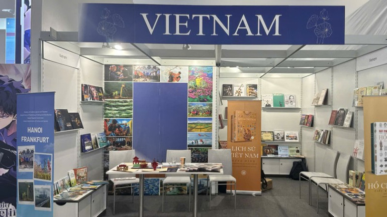 Một phần không gian trưng bày của Việt Nam. z7119969287500-fc6eff1bd077b6cb63cf774f25388eca.jpg
