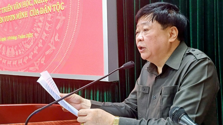 PGS.TS Nguyễn Thế Kỷ, Phó Chủ tịch chuyên trách Hội đồng Lý luận Trung ương phát biểu khai mạc hội thảo. z6789285186393-b3de1cd186f3d2eca789c78d78ada8d3-2236.jpg
