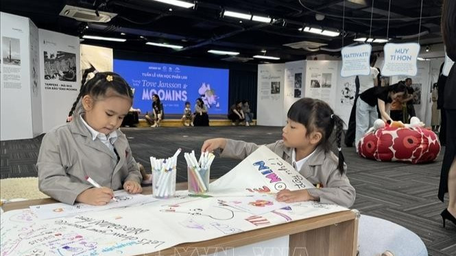 Các em nhỏ được thỏa sức sáng tạo với những hoạt động phong phú.Nhà xuất tuan-le-van-hoc-phan-lan-9020.jpg