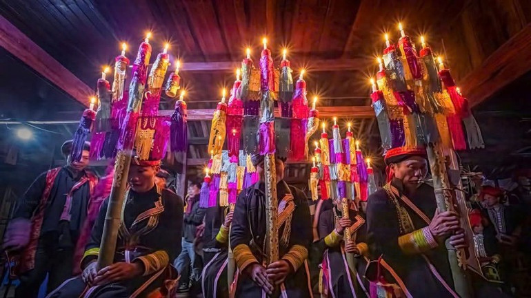 वयस्कता समारोह के पवित्र अनुष्ठान को जीवंत रूप से पुनः प्रस्तुत किया जाएगा। z7036944449028-6a8976affe2c05434cca9d567971daf3.jpg