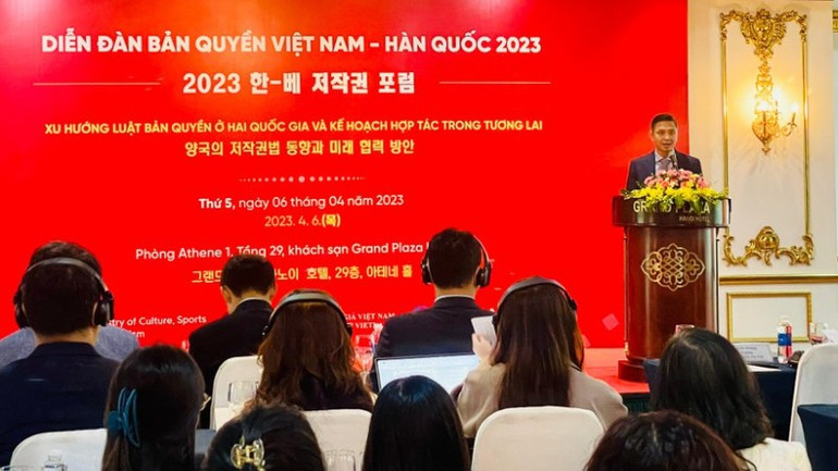 Cục trưởng Cục Bản quyền tác giả Trần Hoàng phát biểu tại một diễn đàn về bản quyền. image-12-4467.jpg