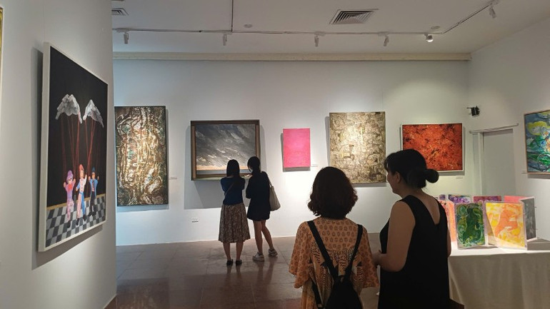 The exhibition is divided into many spaces for the public to fully enjoy. z6873030110713-7090996c6660b20b6fc04ed7ab9a5680-3924.jpg