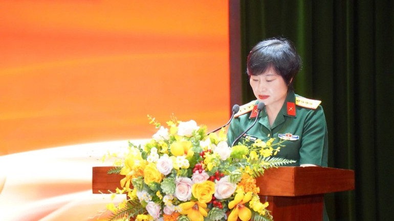 人民軍映画局長のグエン・トゥ・ズン大佐が映画週間の開会演説を行った。 z6947828009010-8e2a65bff05c16a5b3fd9e3598a6facc-9030.jpg