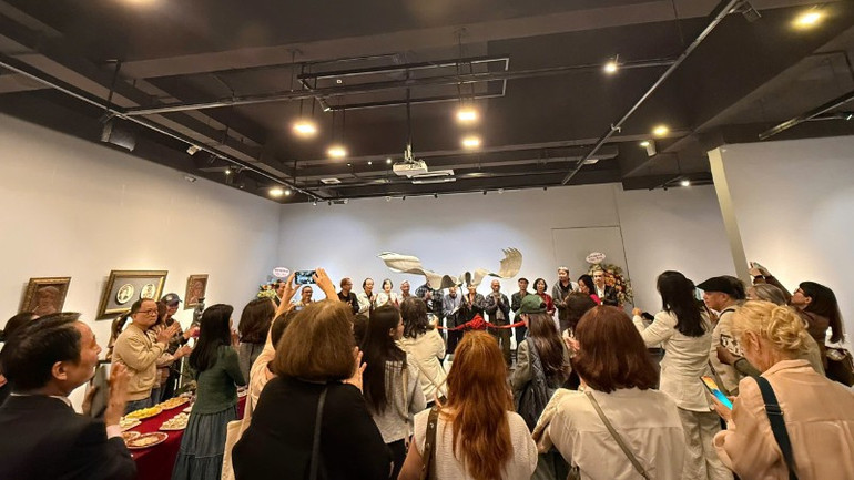 استقطب المعرض عدداً كبيراً من المهنيين وعامة الجمهور. z7312981896910-35a9ab491f735798835b1d4d67645dd0-2326.jpg