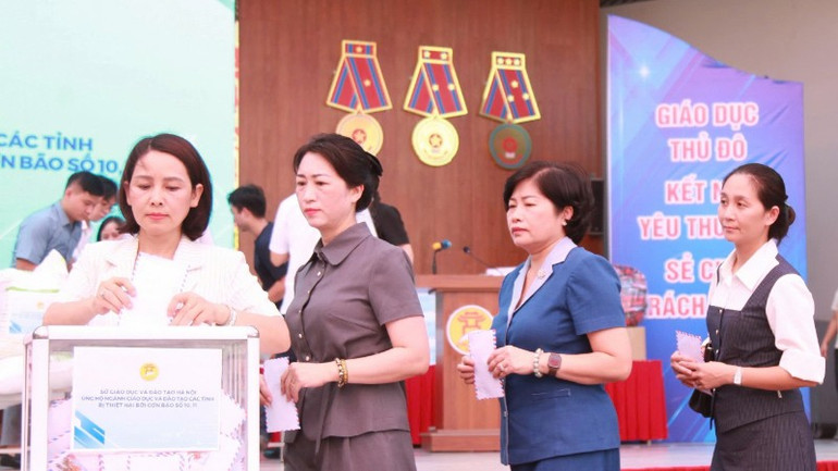 សកម្មភាពបរិច្ចាគ និងគាំទ្របានធ្វើឡើងបន្ទាប់ពីពិធីសម្ពោធ។ z7102083115547-594e7d654ce820092540991ca5404adb-305.jpg