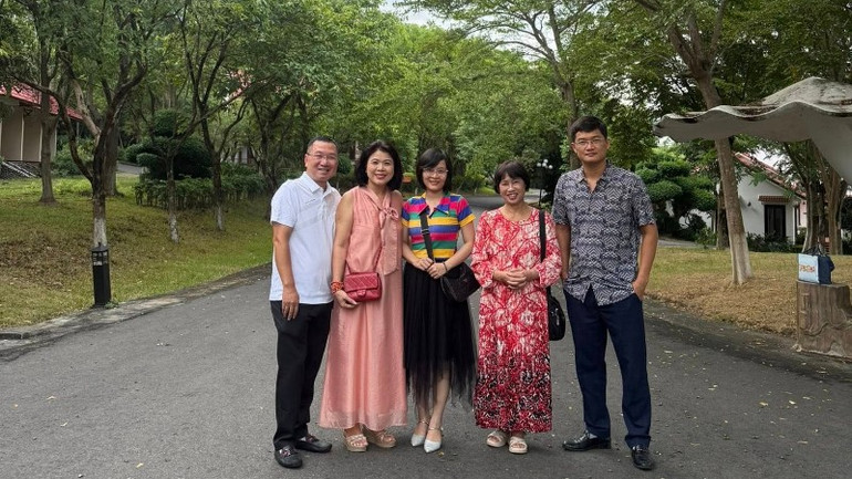 작가들은 많은 실제 활동과 문학적 토론을 하게 될 것입니다. 534844994-24459285883724229-367278546749615591-n-4868.jpg