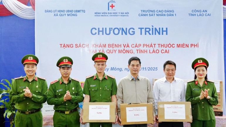 স্কুলের কর্মরত প্রতিনিধিদল ২০২৫ সালের নভেম্বরে লাও কাই প্রদেশে anh-6-1122.jpg