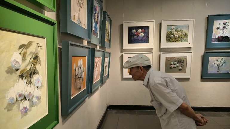 Công chúng thưởng thức tác phẩm. z7146833155073-c50c5235da3c838a429a505faccf90fe-5691.jpg