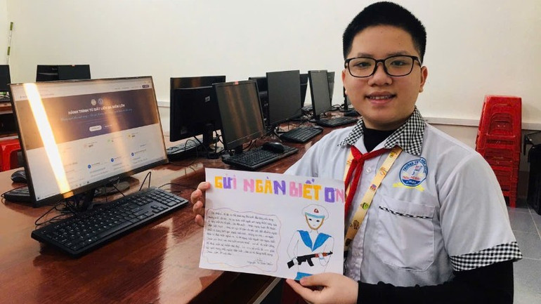 “1.000 cánh thư vượt sóng" - nhịp cầu số nối hậu phương với biển đảo z7329924077570-4ed5a203c95c6f44c1183c16702b33e4-7231.jpg