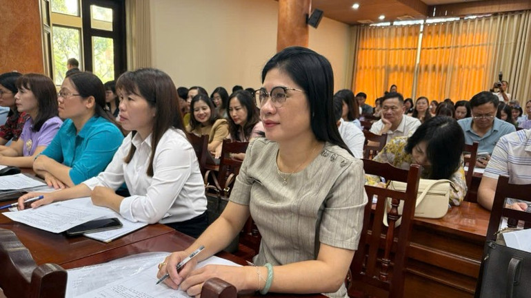 Các học viên tham gia hội nghị tập huấn với tinh thần nghiêm túc, cầu thị. z6987998854192-696b568c6525898edfddec9f1234be2e-627.jpg