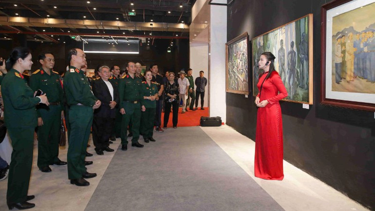 Nhiều tác phẩm trưng bày tại triển lãm mỹ thuật toàn quốc đề tài Lực lượng vũ trang và chiến tranh cách mạng (2019-2024) được sáng tác tại các Nhà sáng tác. z6915600677288-79209a6403e31155caf3443d2962a4b2-1212.jpg