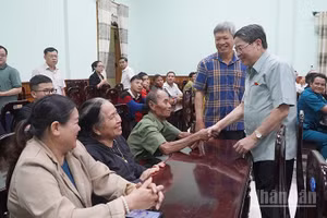 Phó Chủ tịch Quốc hội Nguyễn Đức Hải gặp gỡ cử tri xã Nam Trà My, thành phố Đà Nẵng.