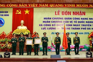 Lực lượng vũ trang thành phố Đà Nẵng đón nhận Huân chương Quân công hạng Nhất, Huân chương Bảo vệ Tổ quốc hạng Ba.