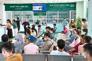 Thẻ bảo hiểm y tế thực sự là "phao cứu sinh" giúp giảm gánh nặng tài chính rất lớn cho người bệnh, đặc biệt là những người thường xuyên phải thăm khám.