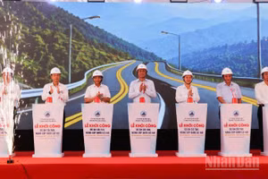 Lãnh đạo thành phố Đà Nẵng ấn nút khởi công Dự án cải tạo, nâng cấp Quốc lộ 14D.