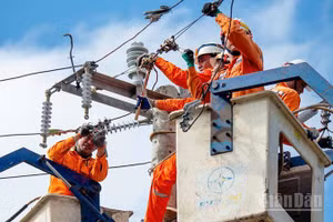 EVNCPC đã cấp điện trở lại cho hơn 1,63 triệu khách hàng, đạt tỷ lệ 99,04% khách hàng bị ảnh hưởng bởi bão số 13.