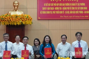 Bí thư Đảng ủy 4 phường Bàn Thạch, Tam Kỳ, Hương Trà và Quảng Phú ký kết quy chế phối hợp.