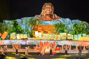 Chương trình nghệ thuật đặc biệt “Bản hùng ca bất diệt” gồm 3 chương với nhiều tiết mục đặc sắc.