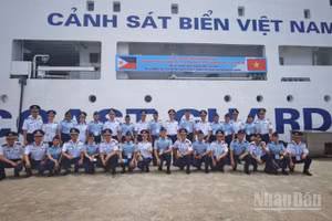 Đoàn sĩ quan trẻ Cảnh sát biển Việt Nam và Lực lượng Bảo vệ bờ biển Philippines thăm Bộ Tư lệnh Vùng Cảnh sát biển 2.
