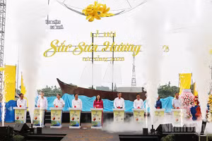 Các đại biểu bấm nút khai mạc Lễ hội “Sắc sưa Hương Trà-Đà Nẵng năm 2026”.