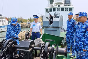 Kiểm tra kỹ năng nghề của nhân viên vũ khí.