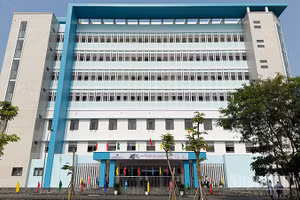 Khu điều trị kỹ thuật cao là khối nhà 7 tầng cộng 1 tầng tum, diện tích xây dựng hơn 2.200m2, tổng diện tích sàn xây dựng hơn 14.000m2.