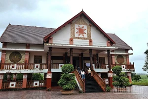 Nhà lưu niệm Anh hùng Núp, một trong những điểm tham quan khi đến làng kháng chiến Stơr.