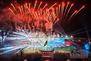 Mega Concert "Gia Lai - Đại ngàn chạm biển xanh" thu hút hơn 70.000 người dân và du khách tham dự.