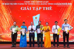 Trao giải cho các tập thể xuất sắc.