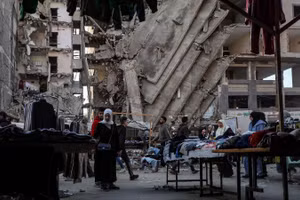 Người dân tại một khu chợ ở Gaza, ngày 15/1/2026. (Ảnh: THX/TTXVN)