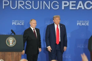 Tổng thống Mỹ Donald Trump và người đồng cấp Nga Vladimir Putin tại cuộc họp báo chung sau gần ba giờ họp kín. (Ảnh: Tân Hoa Xã)