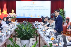 Thứ trưởng Ngoại giao Đặng Hoàng Giang, Trưởng SOM ASEAN-Việt Nam chủ trì cuộc họp. (Ảnh: TTXVN)