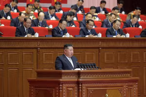 Nhà lãnh đạo Kim Jong Un phát biểu tại ngày làm việc thứ hai của Đại hội lần thứ IX Đảng Lao động Triều Tiên, ở Bình Nhưỡng, ngày 20/2/2026. (Ảnh: KCNA/TTXVN)