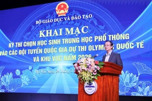 Thứ trưởng Thường trực Bộ Giáo dục và Đào tạo Phạm Ngọc Thưởng phat biểu tại lễ khai mạc. (Ảnh: NGUYỄN MẠNH)