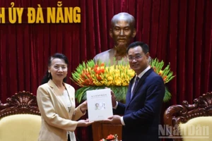 Bí thư Thành ủy Đà Nẵng Lê Ngọc Quang tiếp Tổng Lãnh sự Trung Quốc tại Đà Nẵng. (Ảnh: ANH ĐÀO)