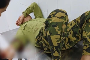 Ông Trần Tuấn đang được cấp cứu tại bệnh viện.