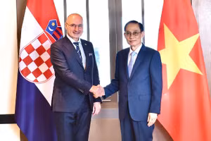 Bộ trưởng Ngoại giao Lê Hoài Trung và Bộ trưởng Ngoại giao và Các vấn đề châu Âu Croatia Gordan Grlić Radman. (Ảnh: Bộ Ngoại giao Việt Nam)