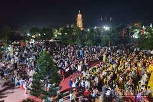 Lễ hội Chùa Hổ Sơn năm 2026 thu hút đông đảo nhân dân và du khách. 